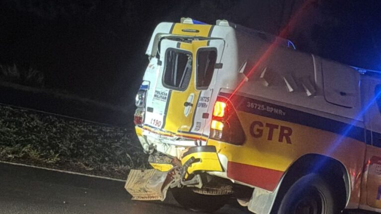 Acidente na BR-050 deixa policial ferido e causa congestionamento, em Uberlândia