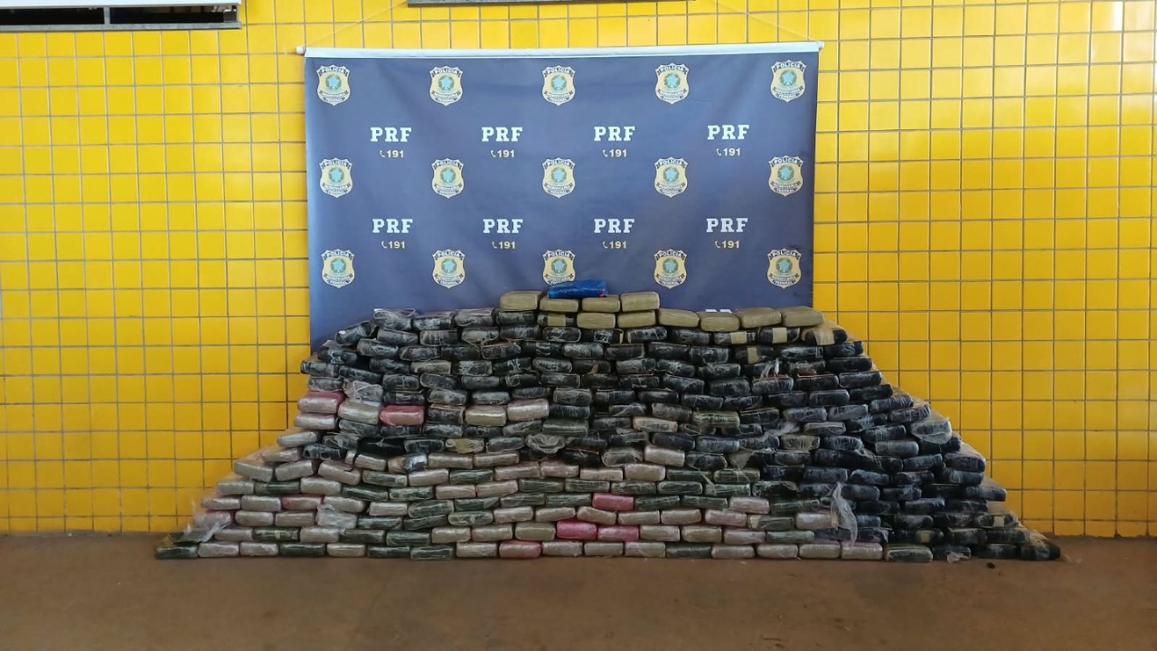 Apreensão de maconha na BR-040 ocorreu durante uma fiscalização da PRF em Paracatu – Crédito: PRF/Divulgação