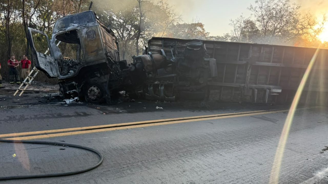 carreta incendiada carreta incendiada