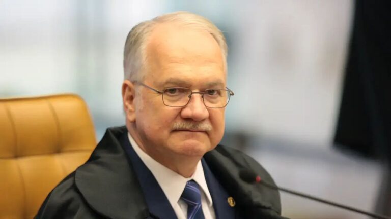 Fachin dá 24h para Mendonça levantar sigilo de todo caso Master