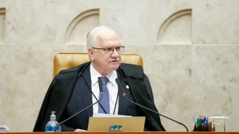 Fachin suspende decisões de Mendonça e Dino sobre Andrei e tira Moraes do inquérito das fake news