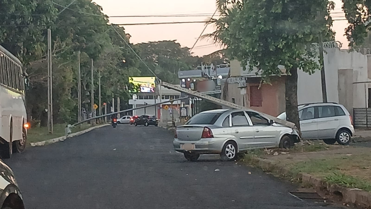 morador coloca fogo no apartamento, mobiliza dez bombeiros, bate o próprio carro e caminha nu pelo bairro do Chácaras Tubalina em Uberlândia