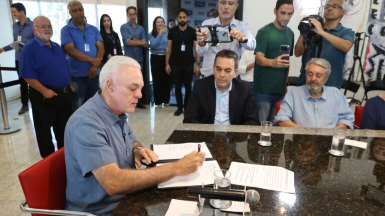 assinatura de concessão de terreno para novo Hopsital Veterinário da Uniube