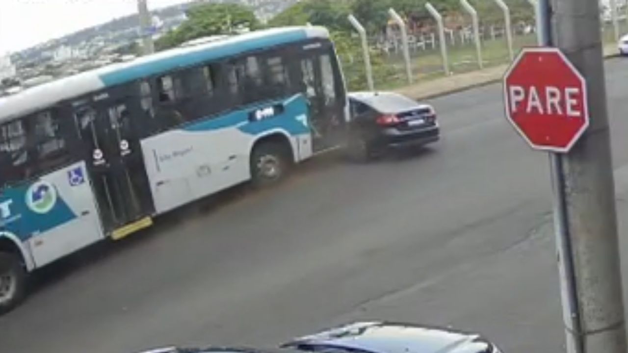 arrastado por ônibus coletivo arrastado por ônibus coletivo