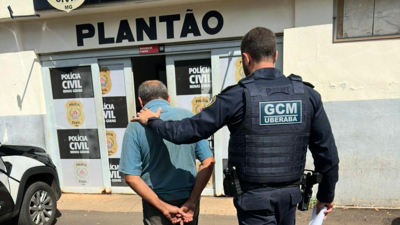 idoso preso após ato obsceno em banheiro