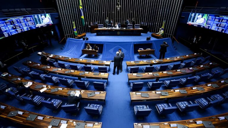 Calendário especial pode acelerar votação da PEC do fim da escala 6x1