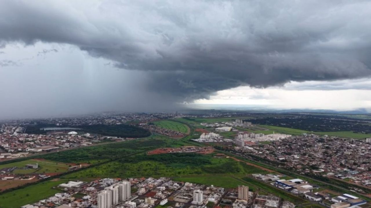 Super El Niño em Uberlândia Super El Niño em Uberlândia