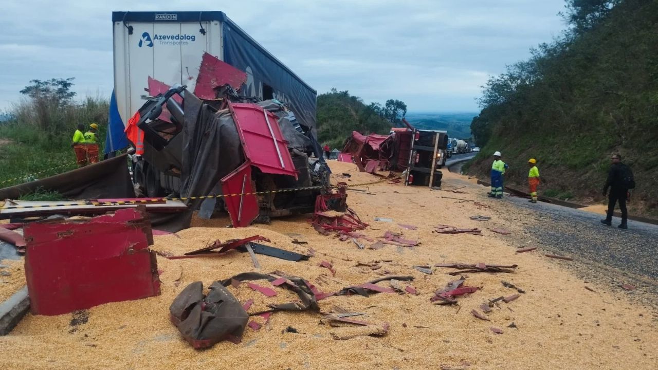 Image accompanying Caminhoneiro morre após bitrem perder os freios e invadir contramão na BR-262, from Paranaíba Mais