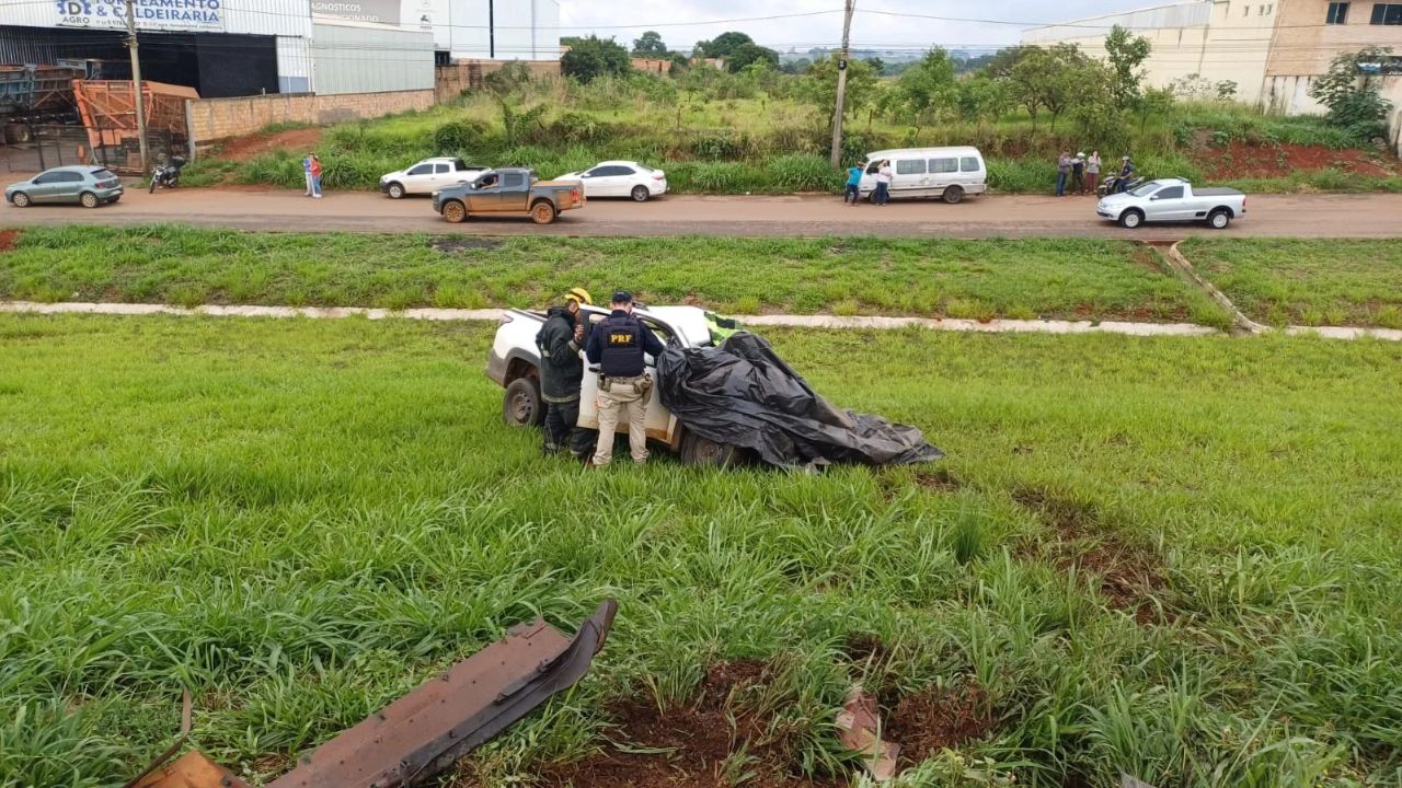 Motorista de carro morre Motorista de carro morre
