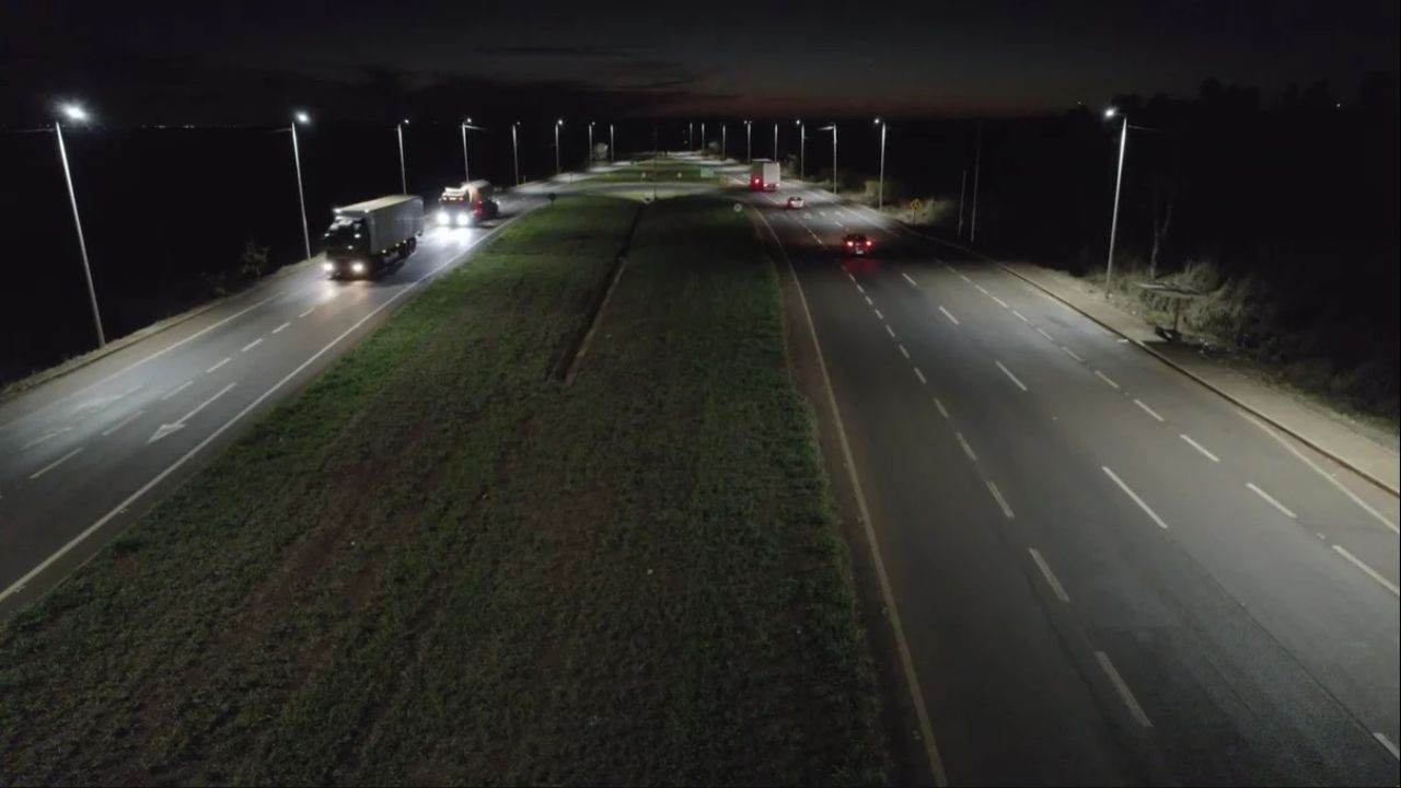 pista ao entardecer