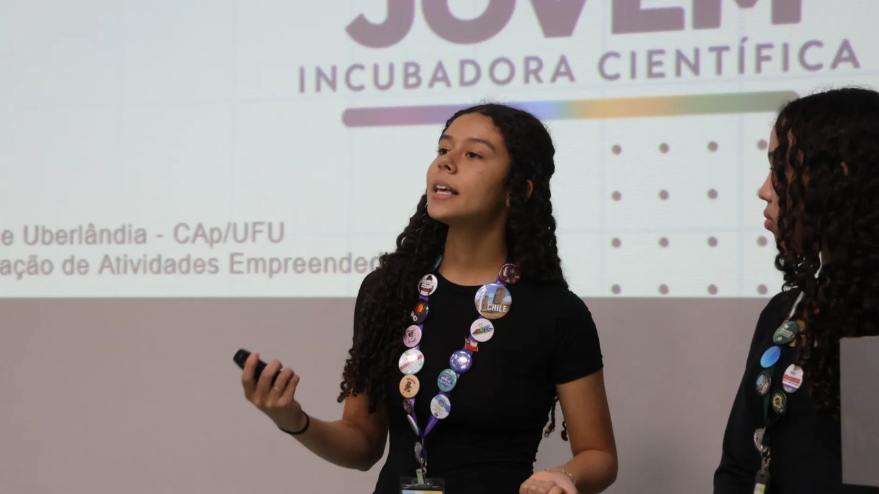 Laura Rodrigues Laura Rodrigues