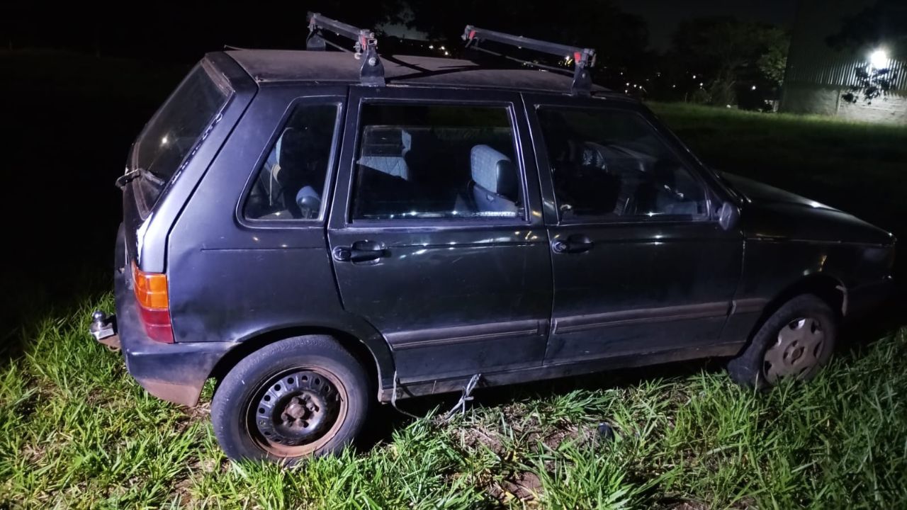 Arrombam comércio com carro furtado em Uberlândia Arrombam comércio com carro furtado em Uberlândia