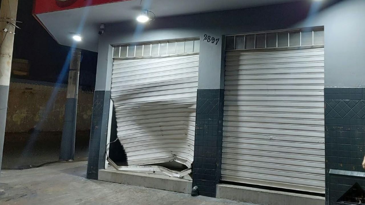 Arrombam comércio com carro furtado em Uberlândia Arrombam comércio com carro furtado em Uberlândia