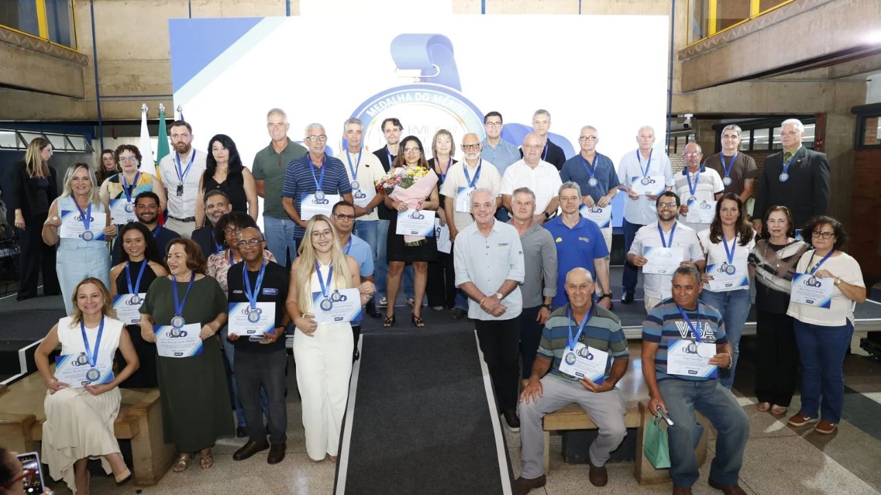 homenageia servidores municipais