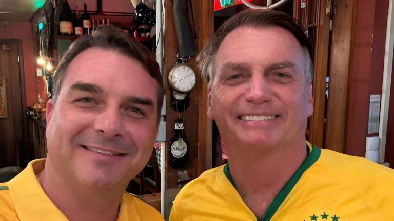 Flávio e Jair Bolsonaro podem voltar a se encontrar depois de terem direito de visita suspenso por 90 dias, pelo ministro Alexandre de Moraes