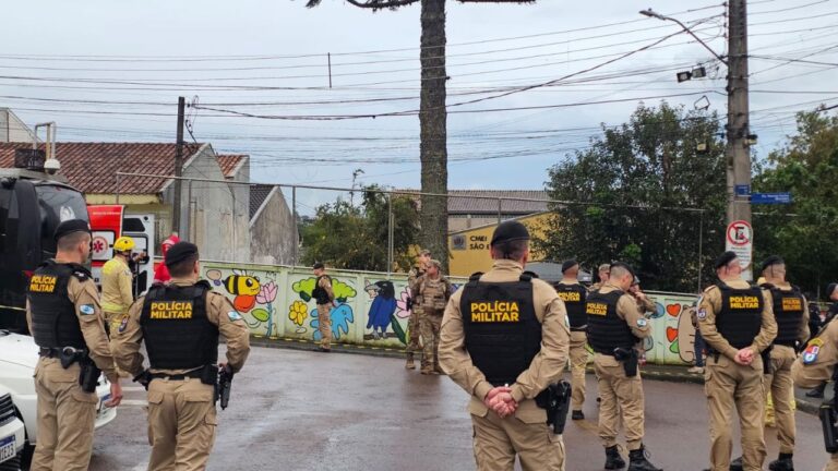 Homem armado faz 13 crianças reféns em creche de Curitiba; BOPE intervém