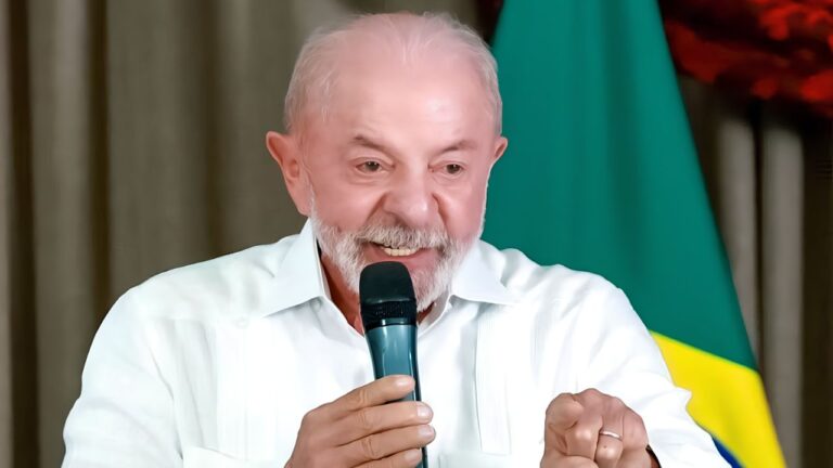 Lula aceita condições de Flávio Bolsonaro para quebra de sigilos, diz Camilo Santana