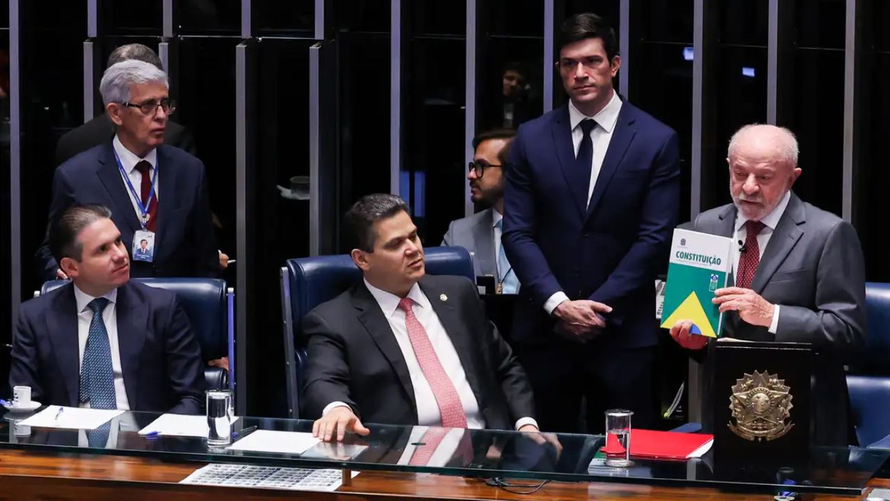 Aposentadoria especial de agentes de saúde é promulgada pelo Congresso Nacional com a presença de Lula