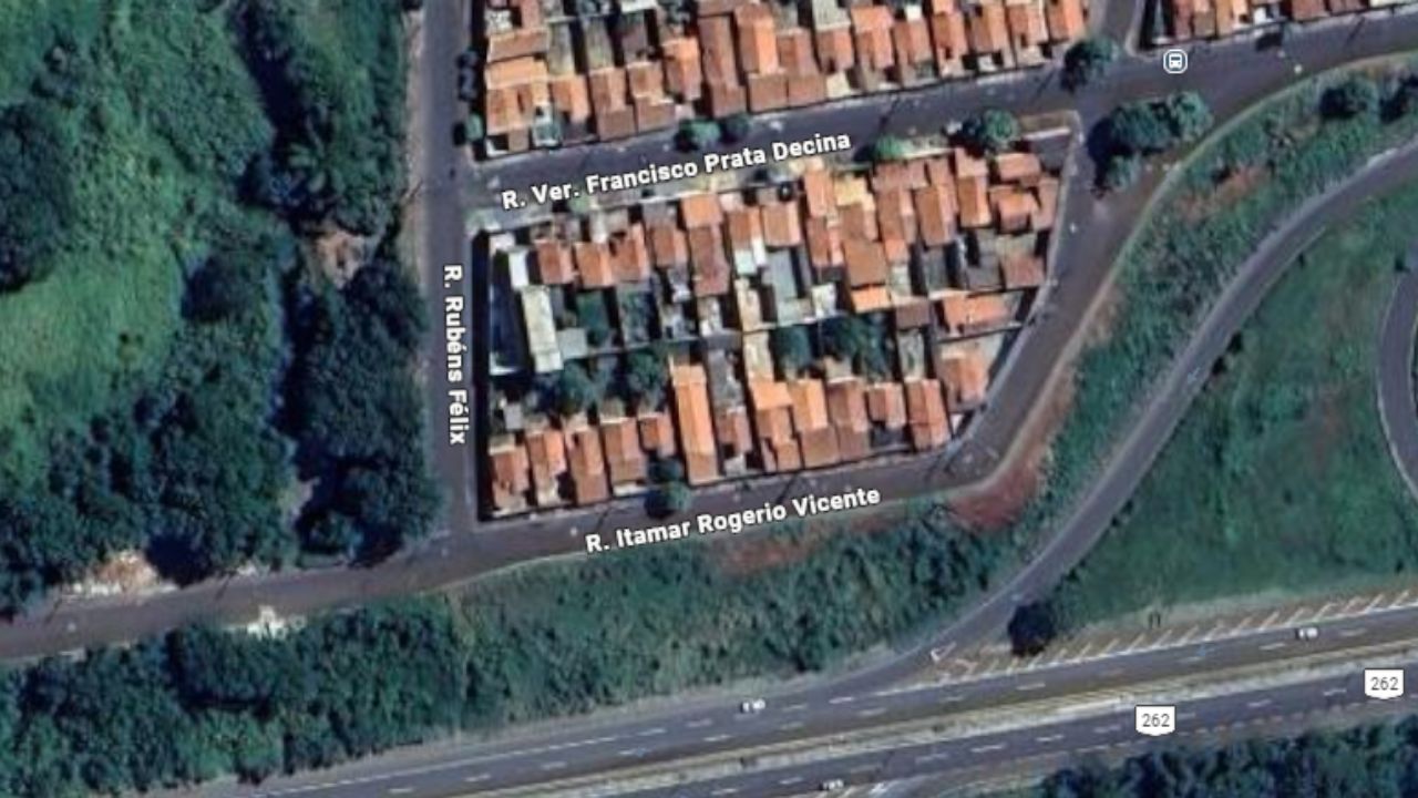Trecho de acidente em Uberaba que motorista bêbado e sem CNH teria sido atingido por motocilista