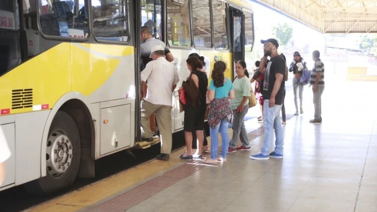Ônibus com linhas especiais Dia de Finados Ônibus com linhas especiais Dia de Finados