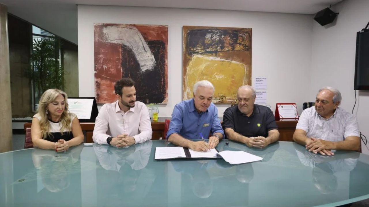 parceria prefeitura e praia clube