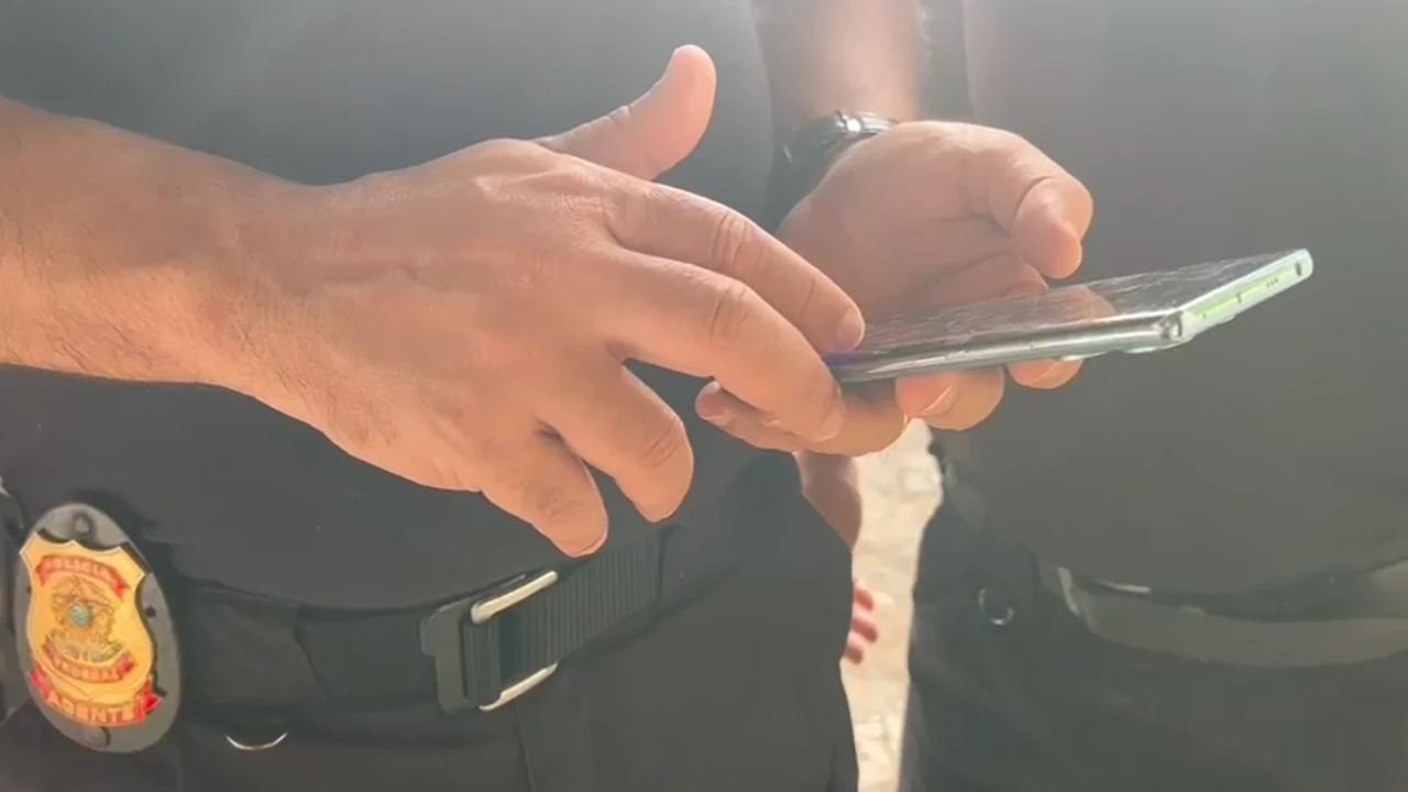 Segundo a PF, suspeito armazenava mais de 24 mil imagens e vídeos de abuso sexual infantojuvenil em contas na internet Segundo a PF, suspeito armazenava mais de 24 mil imagens e vídeos de abuso sexual infantojuvenil em contas na internet