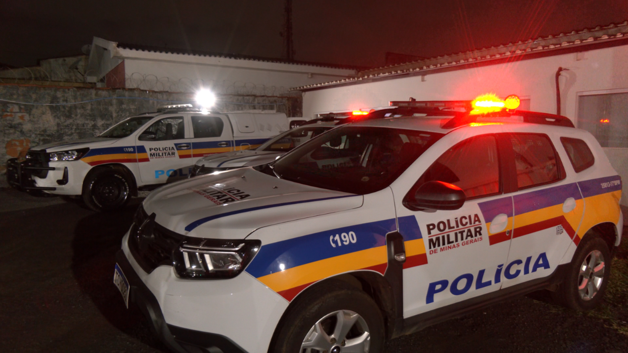 Adolescente entra com faca em escola de Uberlândia e professora intervém Adolescente entra com faca em escola de Uberlândia e professora intervém