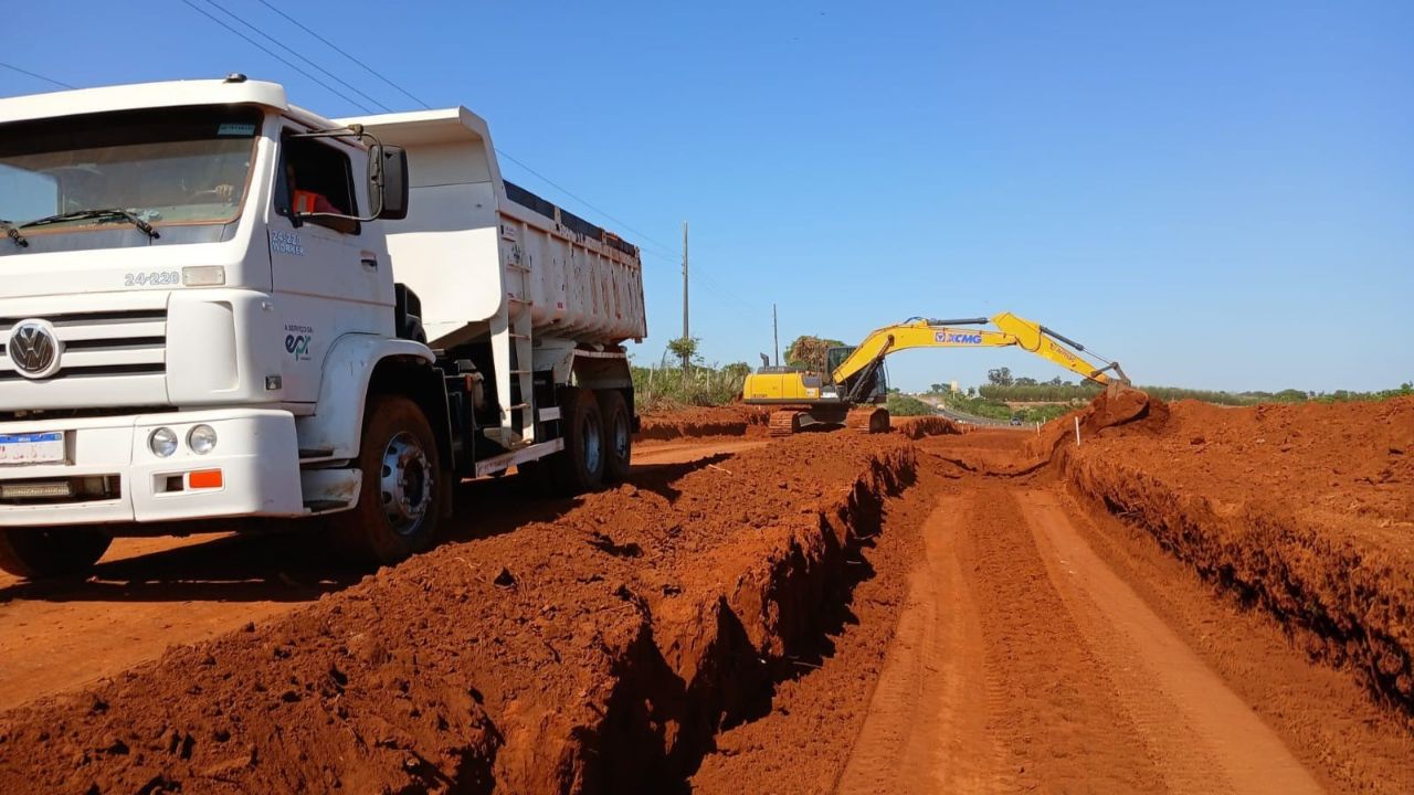 obra de implementação de rotatoria